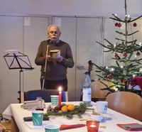Manfred liest uns eine Weihnachtsgeschichte vor